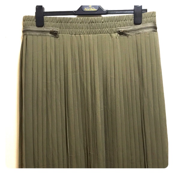🆕NY&Co accordion style pleated skirt - Picture 1 of 8
